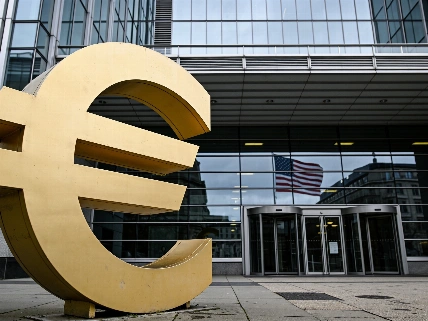 Euro stuck near lows as US rate edge grows Currency Information