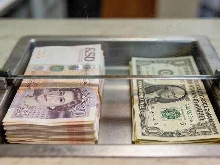 Pound Sterling slides further as dollar gains strength Currency Information