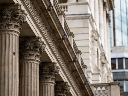 Pound Sterling Faces Unusual Rate Dilemma as BoE Holds Policy Currency Information