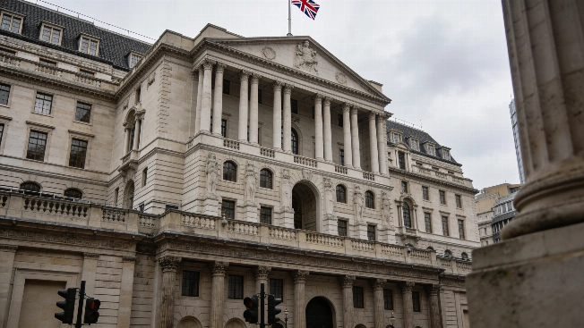 Pound Faces Pressure as UK Wage Growth Slows Against Euro Currency Information