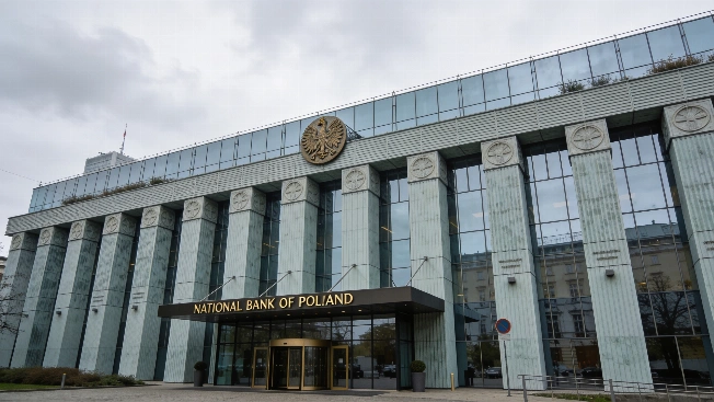 Polish Zloty Expected to Strengthen as Dollar Weakens in Late 2026 Currency Information
