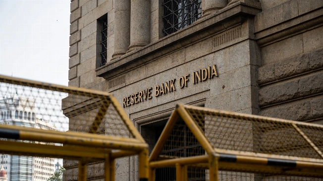 Rupee Faces Oil Pressure as RBI Intervention Caps USD/INR Rise Currency Information
