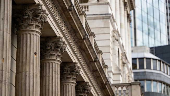 Pound Sterling Faces Unusual Rate Dilemma as BoE Holds Policy Currency Information